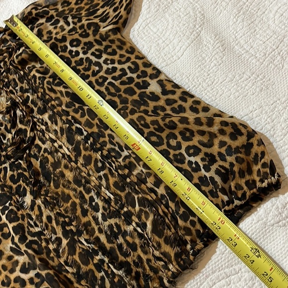 Express Cheetah Print Blouse. Medium. - Picture 7 of 9